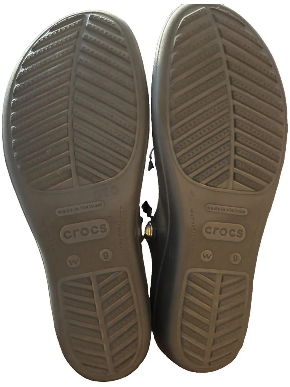 Crocs Sanrah Circle Wedge Sandals Silver Black Gray Women's  9 Thong Flip Flops